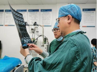 【学科动态】湄潭县中西医结合医院呼吸内科开展电子支气管镜诊疗技术啦！